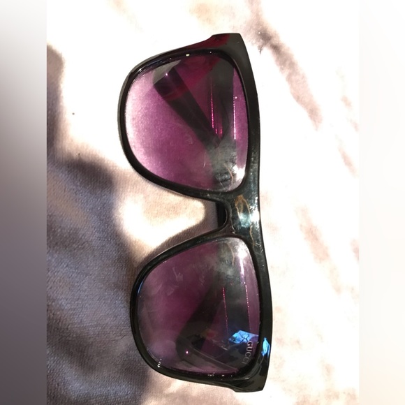 Gucci Shade Sunglasses 🕶 - Picture 5 of 7